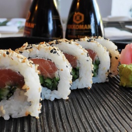 uramaki łosoś