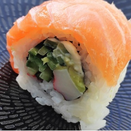 uramaki california z łososiem
