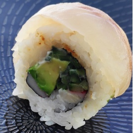uramaki california z okoniem