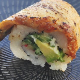 uramaki california z węgorzem